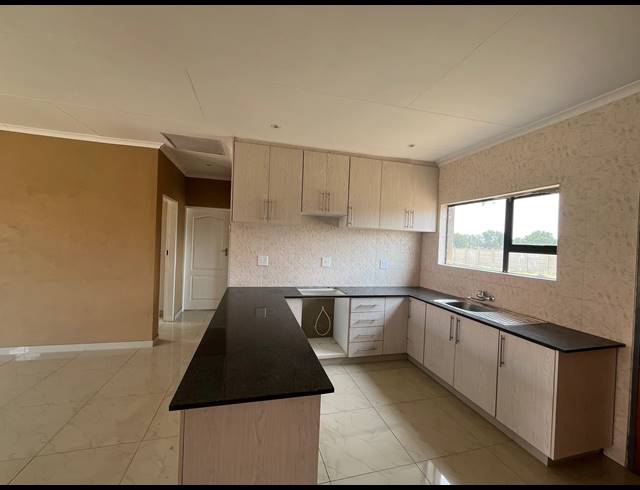2 BEDROOM TOWNHOUSE FOR SALE IN RIVERSDALE